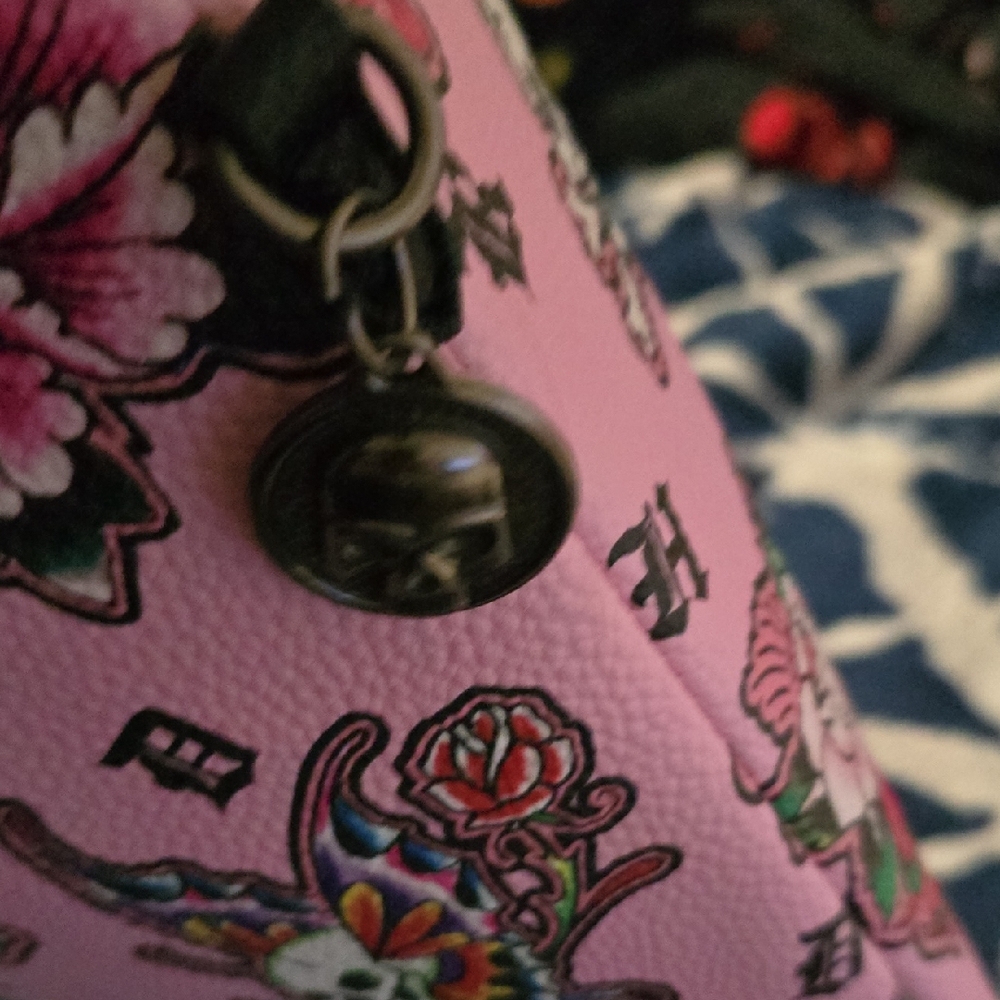 Ed Hardy Pink Skull & Rose Graphic Shoulder Bag with Black Handles - Picture 4 of 6